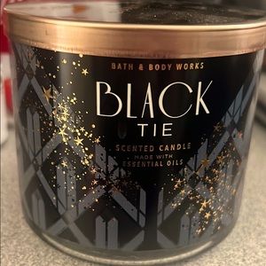 Bath & Body Works - Black Tie Candle